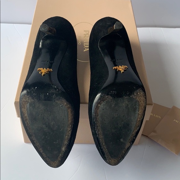 Women’s Prada black suede pumps - Picture 5 of 7